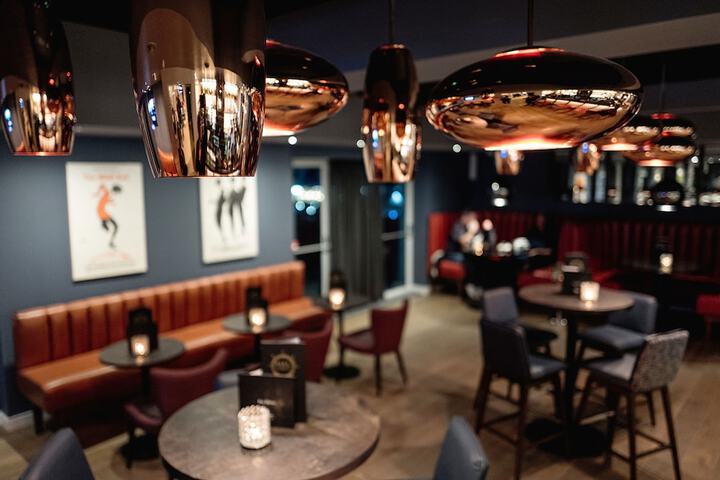 Lounge 50 of 62