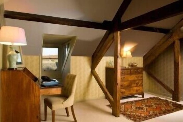 Room 22 of 40