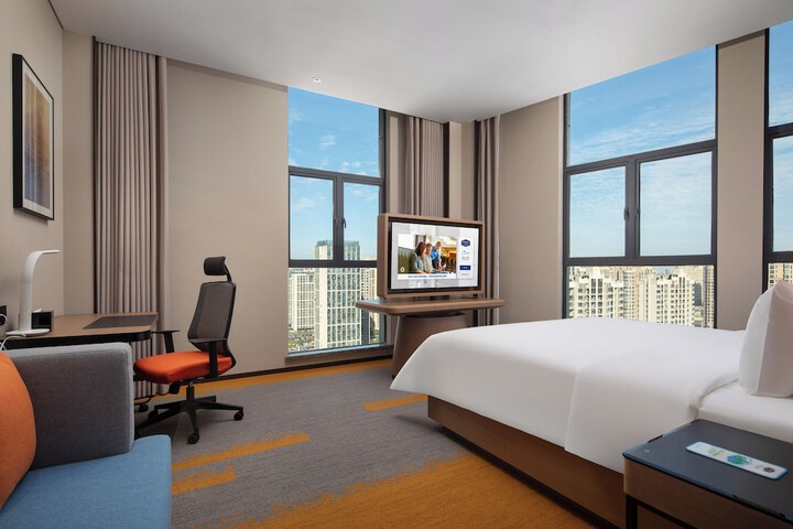 Room 8 of 11