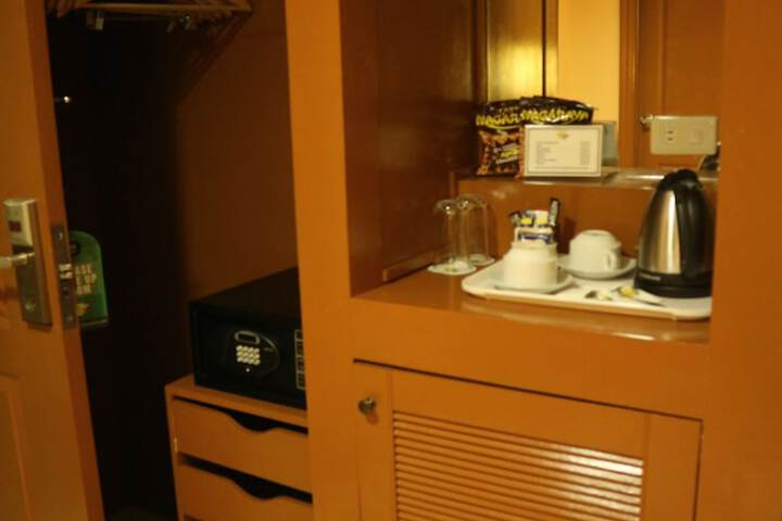 Room 27 of 110