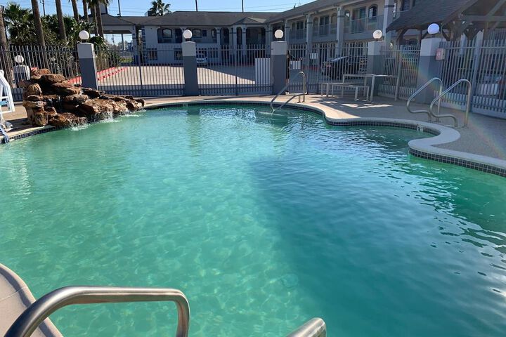 Pool 18 of 37