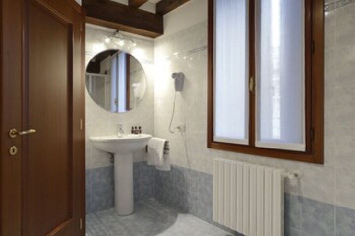 Room 9 of 41