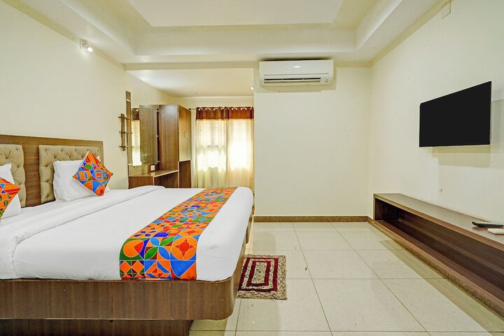 Room 7 of 33