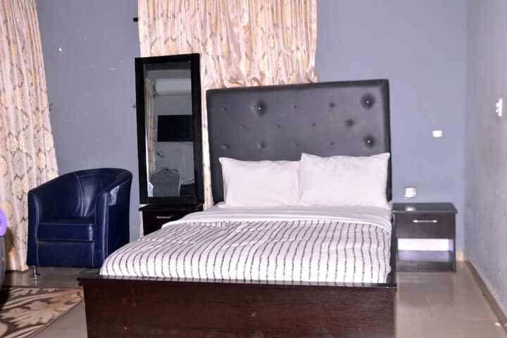 Room 2 of 18