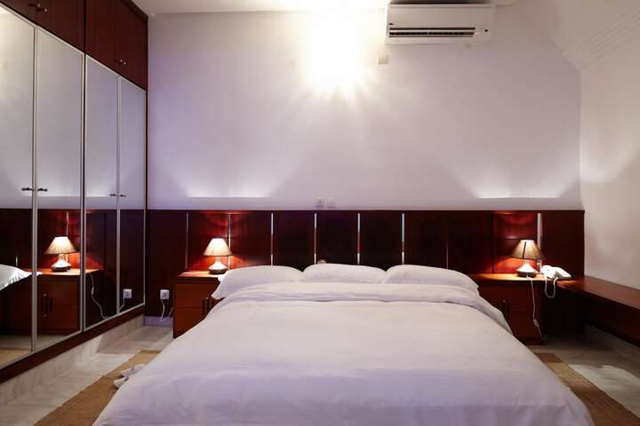 Room 6 of 27