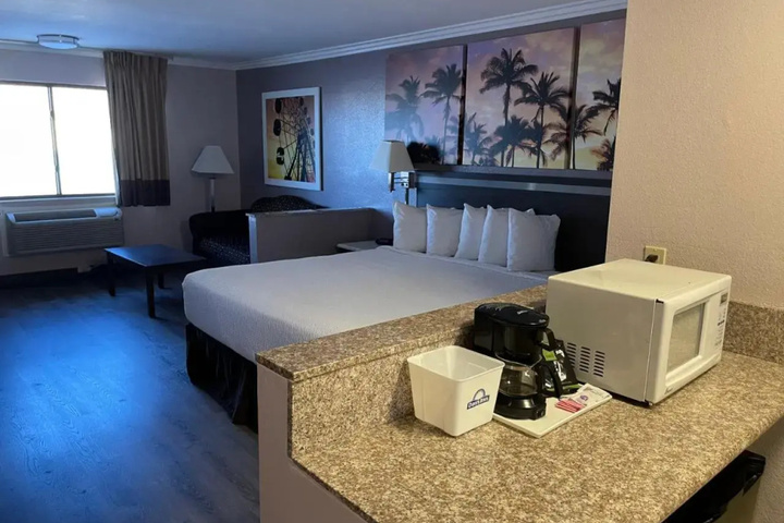 Room 4 of 19