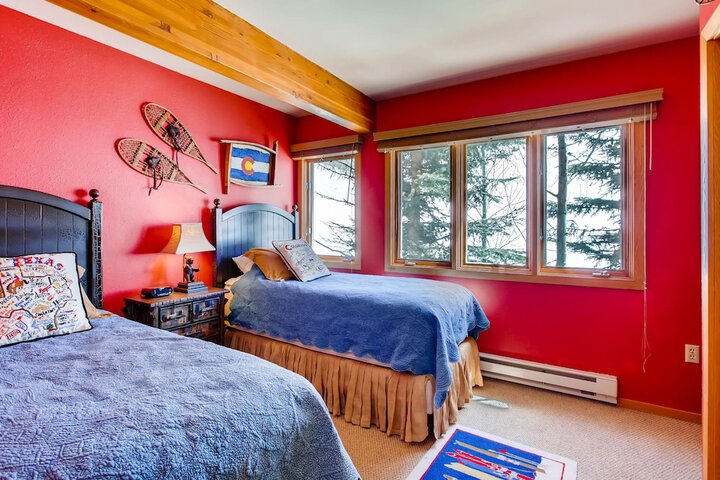 Room 3 of 28