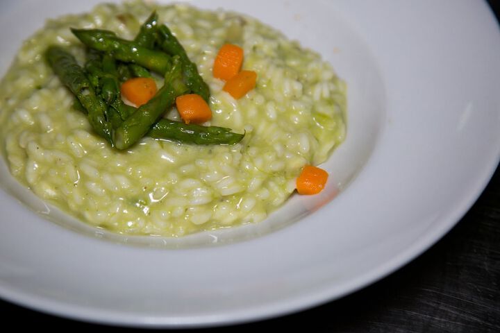 Dining 32 of 65