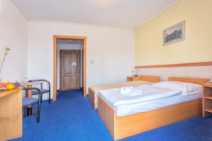 Room 4 of 19