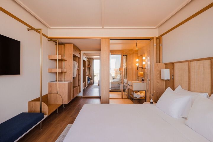 Room 35 of 61