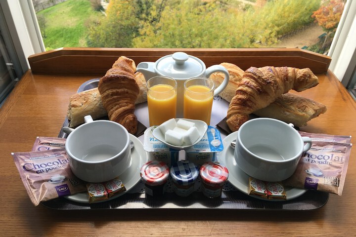 Breakfast/Coffee Service 24 of 36