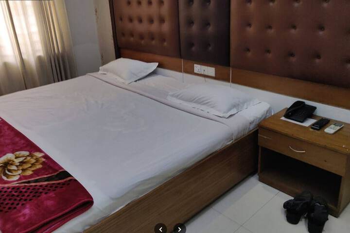 Room 4 of 15