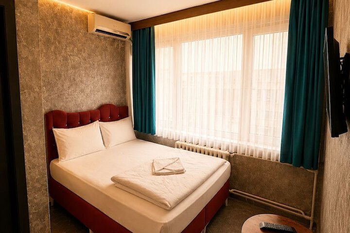 Room 13 of 76