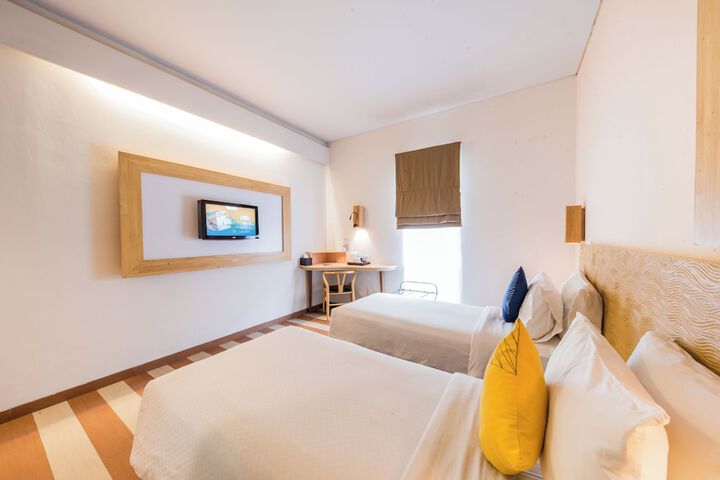 Room 20 of 168
