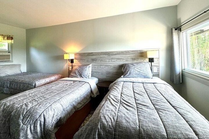 Room 5 of 9