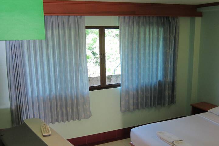 Room 5 of 33