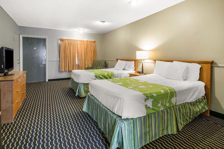 2 Double Beds (7 of 10)