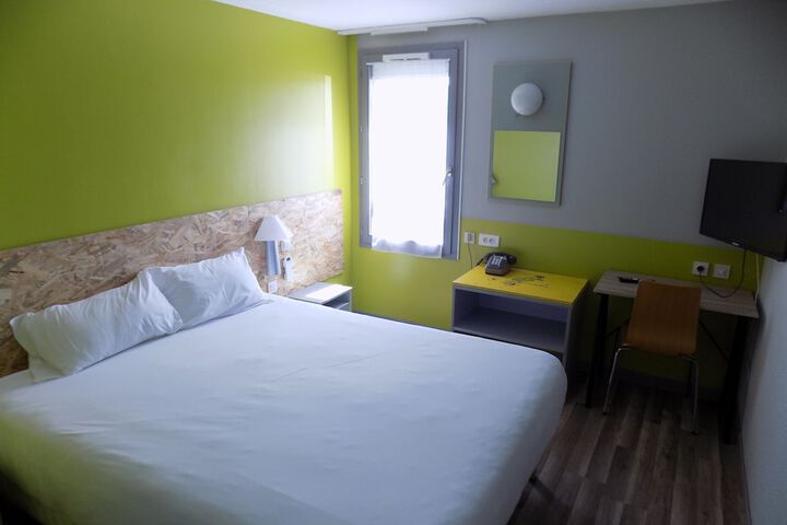 Room 26 of 73