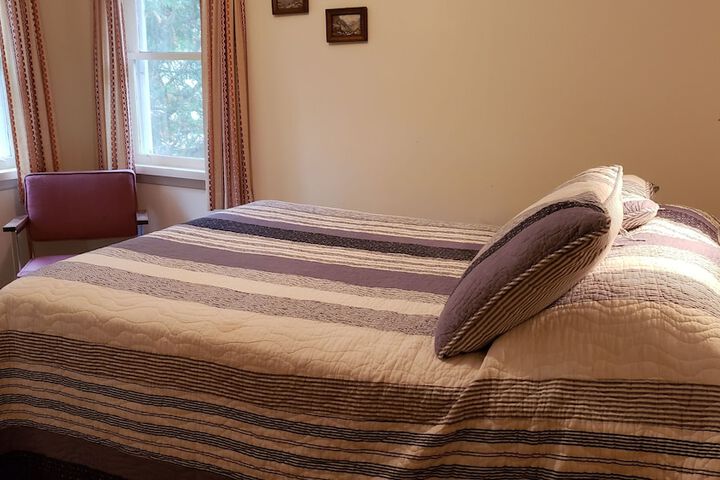 Room 11 of 215