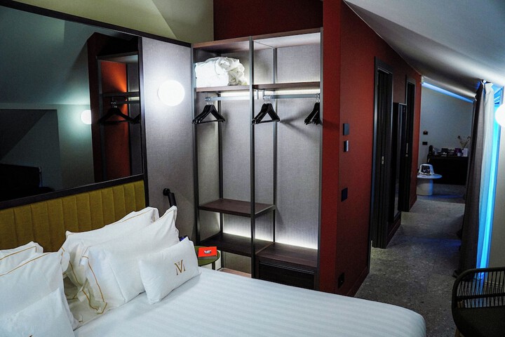 Room 45 of 99