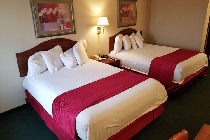 1 Queen Bed (18 of 21)