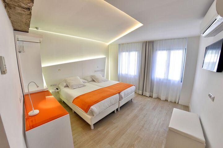 Room 8 of 97