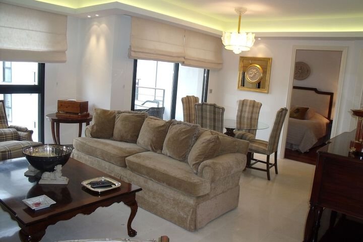Lounge 37 of 69