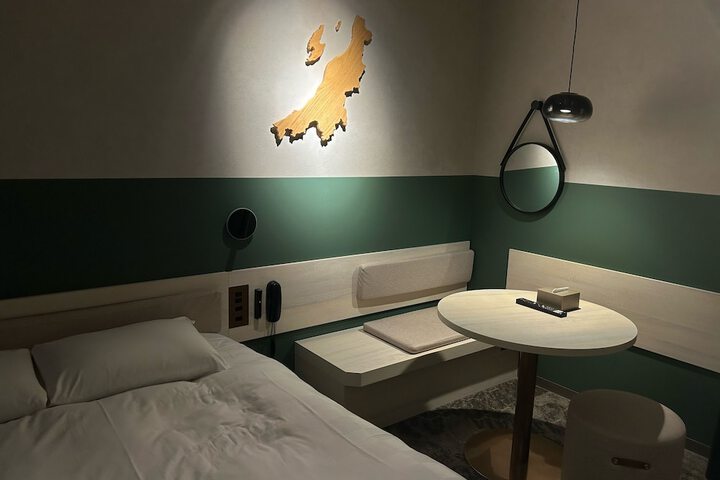 Room 12 of 28