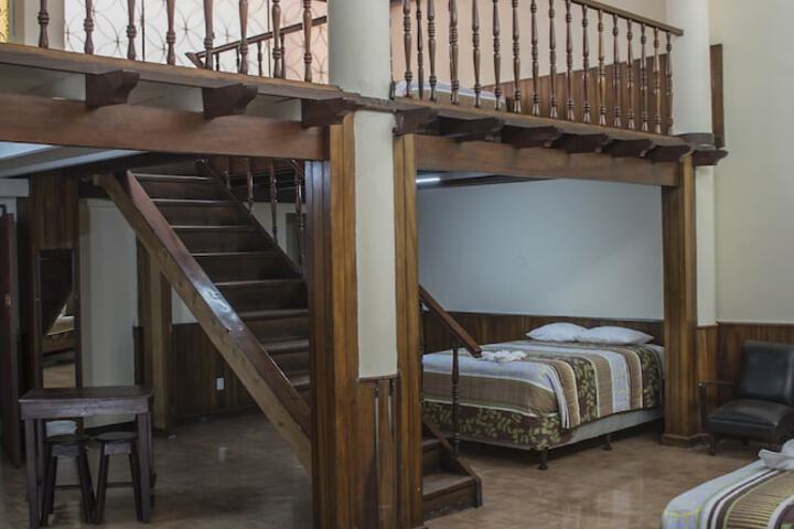 Room 32 of 59