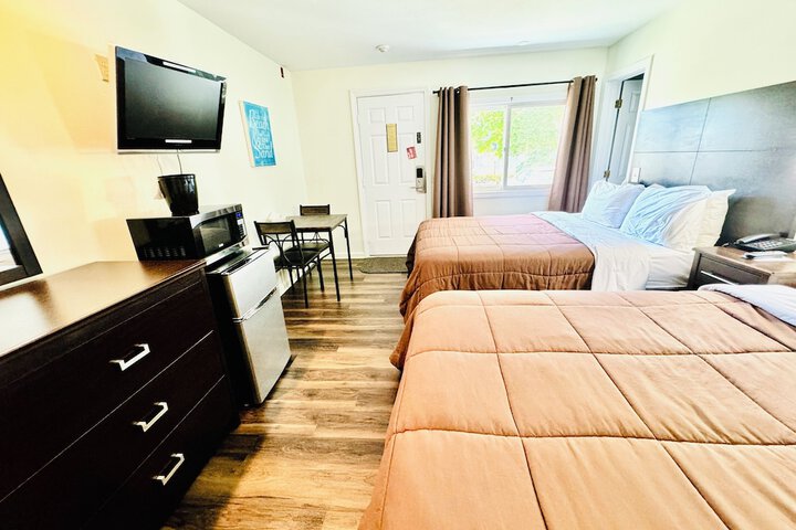 1 Queen Bed (22 of 23)