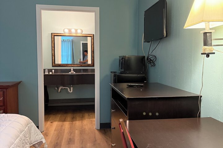 Room 19 of 28