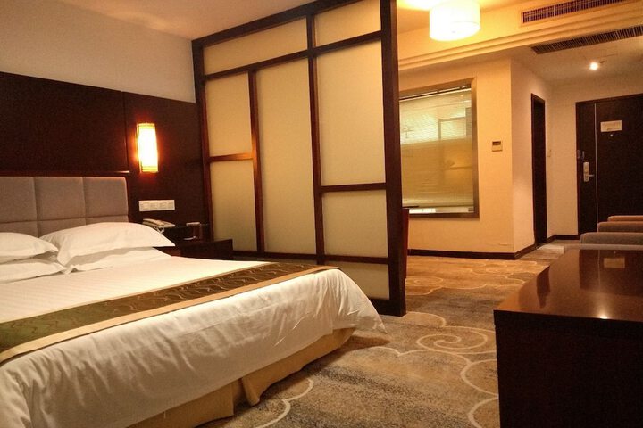 Room 16 of 30