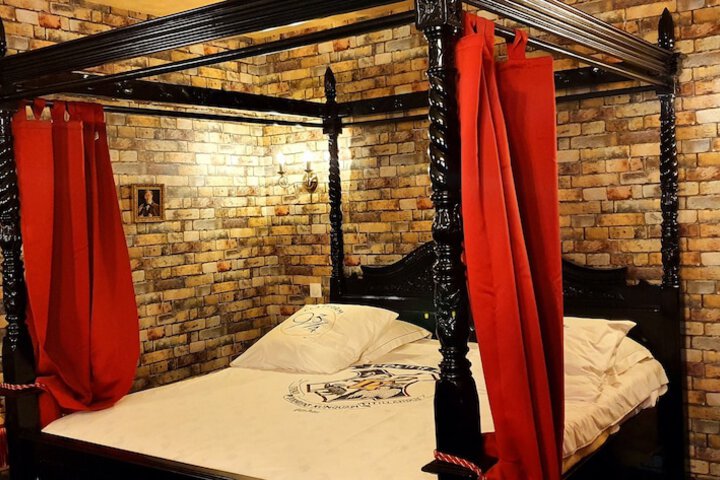 Room 27 of 88