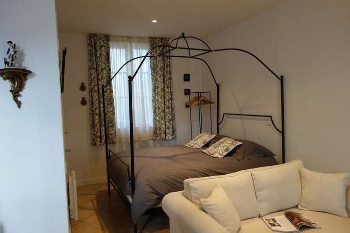 Room 9 of 14