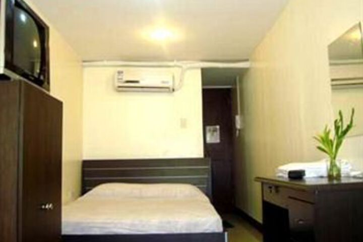 Room 7 of 19