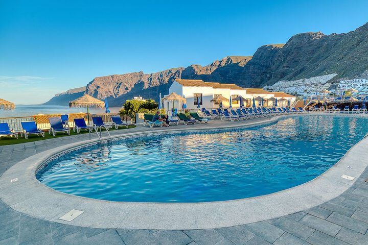 Hotel Pool