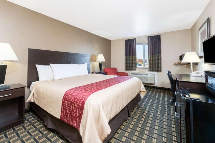1 King Bed Accessible (6 of 7)