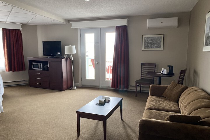 Room 9 of 93