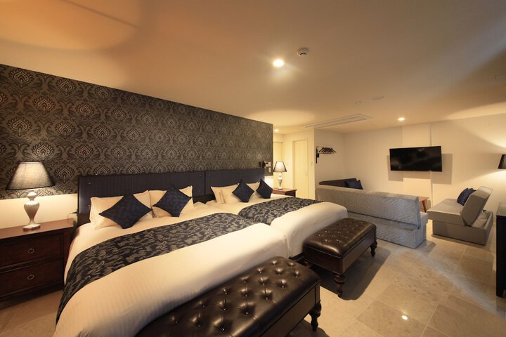 Room 28 of 74