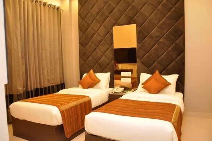 Room 13 of 31