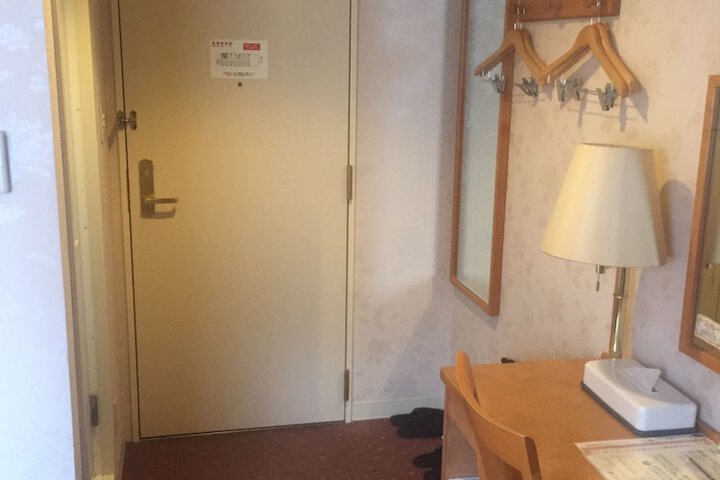 Room 5 of 41
