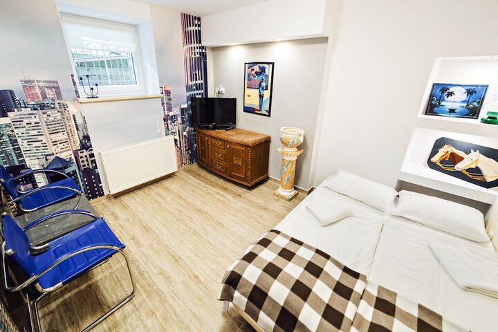 Room 6 of 24