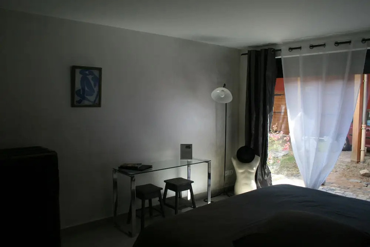 Room 4 of 17