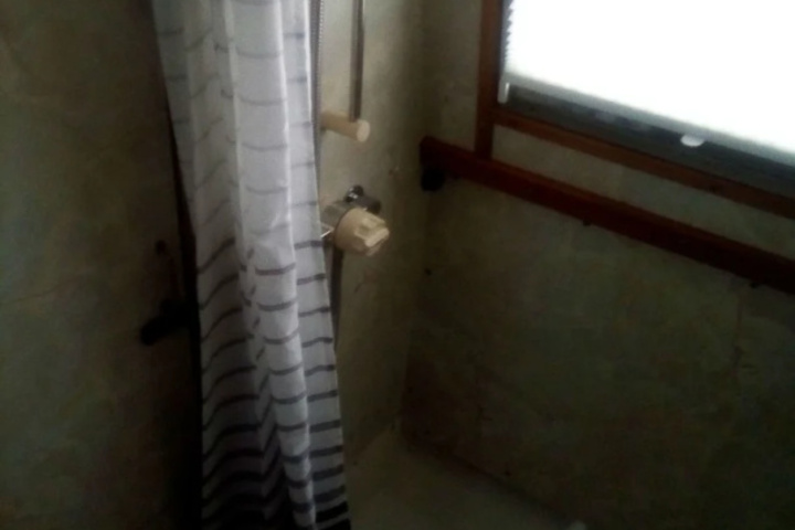 Room 6 of 10