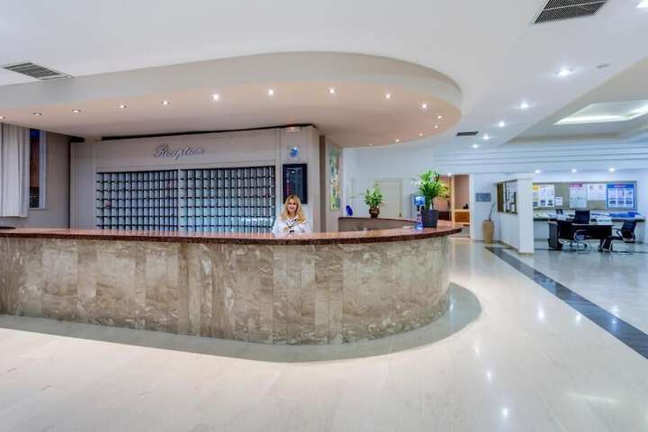 Entrance & Lobby