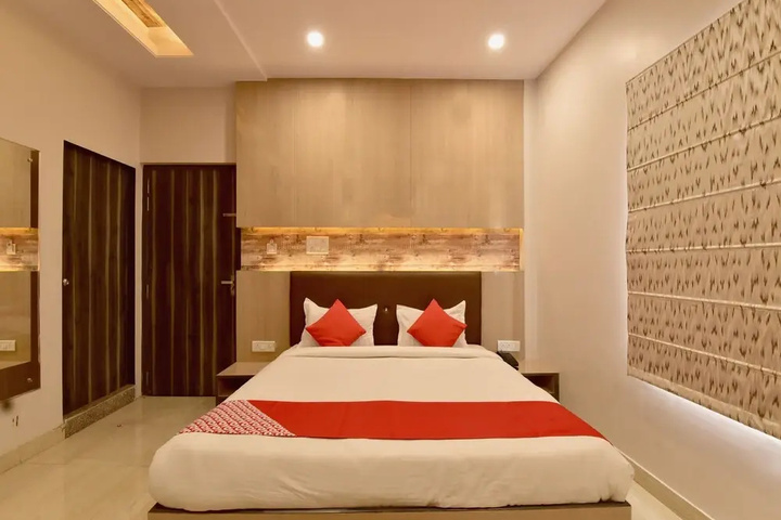 Room 7 of 16