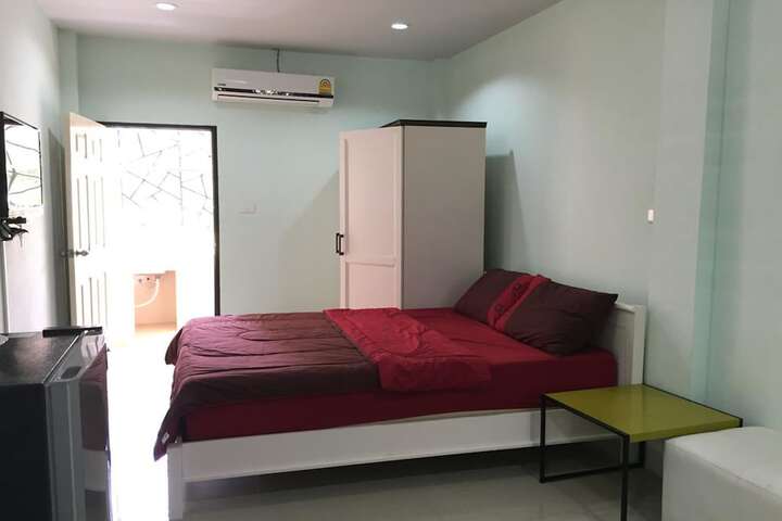 Room 6 of 195