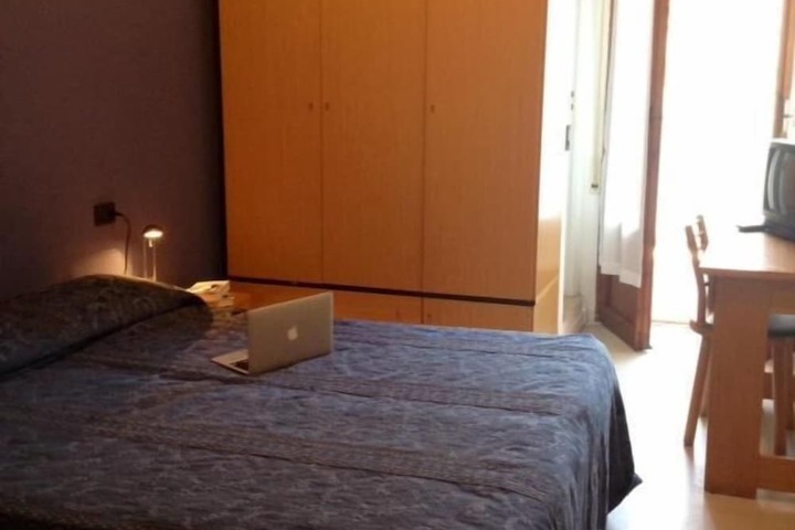 Room 8 of 28