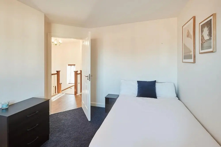 Room 7 of 14