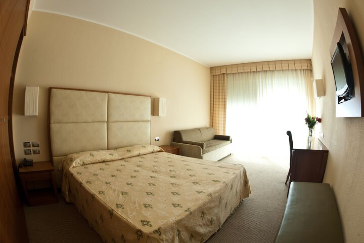Room 7 of 32